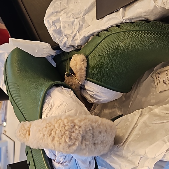 Shoes - Picture 4 of 7